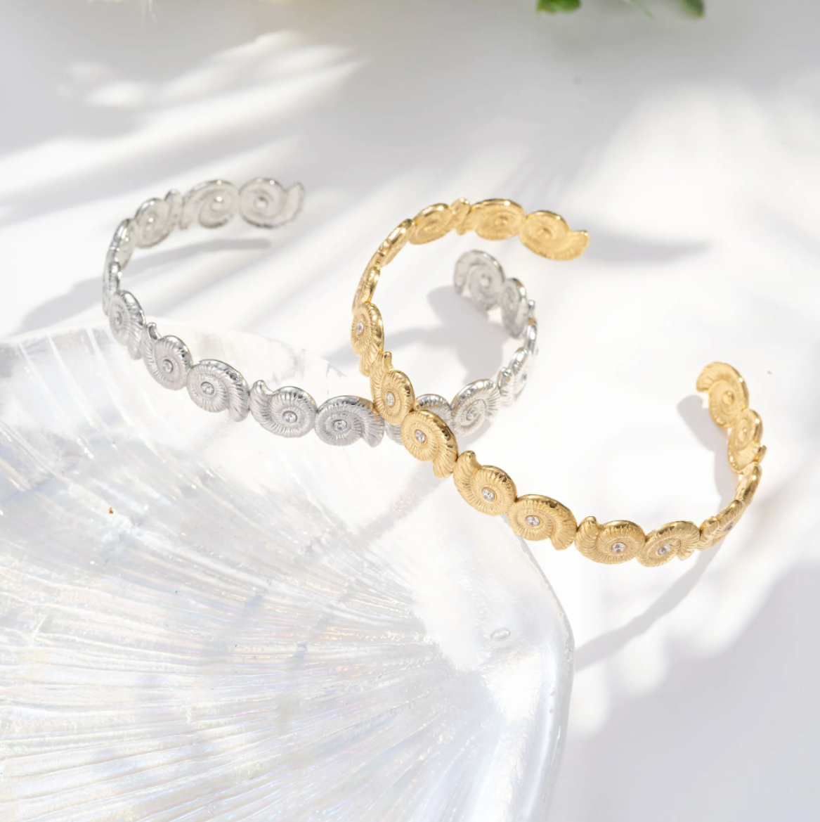 Tulum - Jonc Coquillage à Strass Doré ou Argenté Bracelet